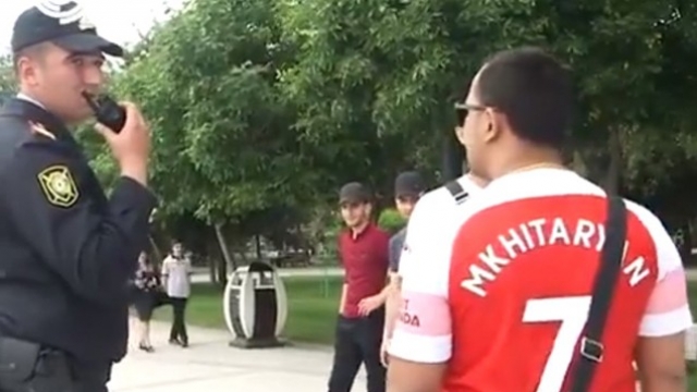 เกือบวุ่น!แฟนบอลไทยโดนตำรวจบากูเรียกสอบ
